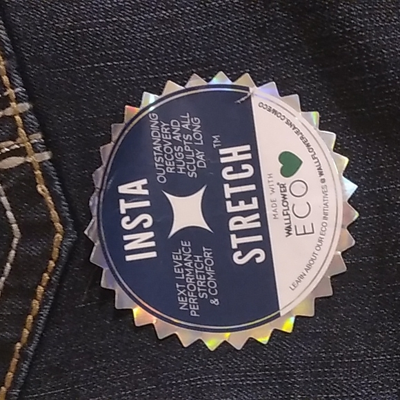 NWT☆Awesome Juniors ☆WALLFLOWERS☆The Luscious Curvy☆Bootcut Jeans - Picture 10 of 14